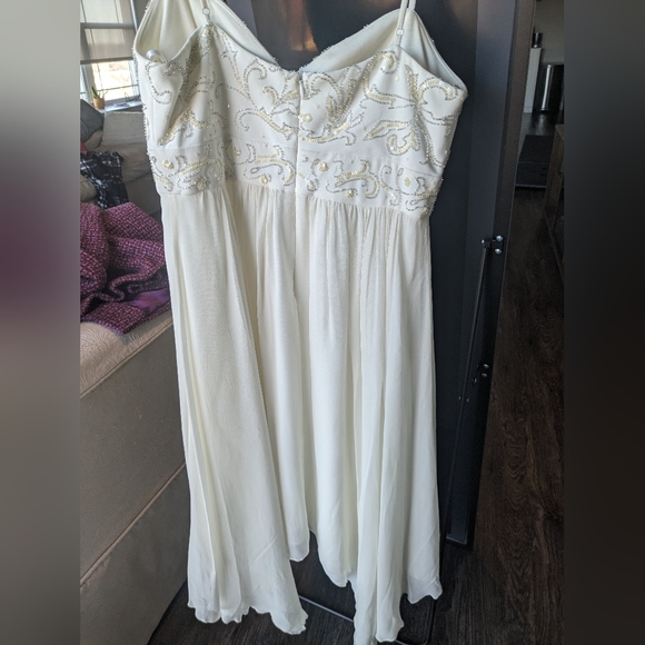 White/Cream-Colored Beaded Silk Dress || Oleg Cassini || Size 6 - Picture 3 of 6